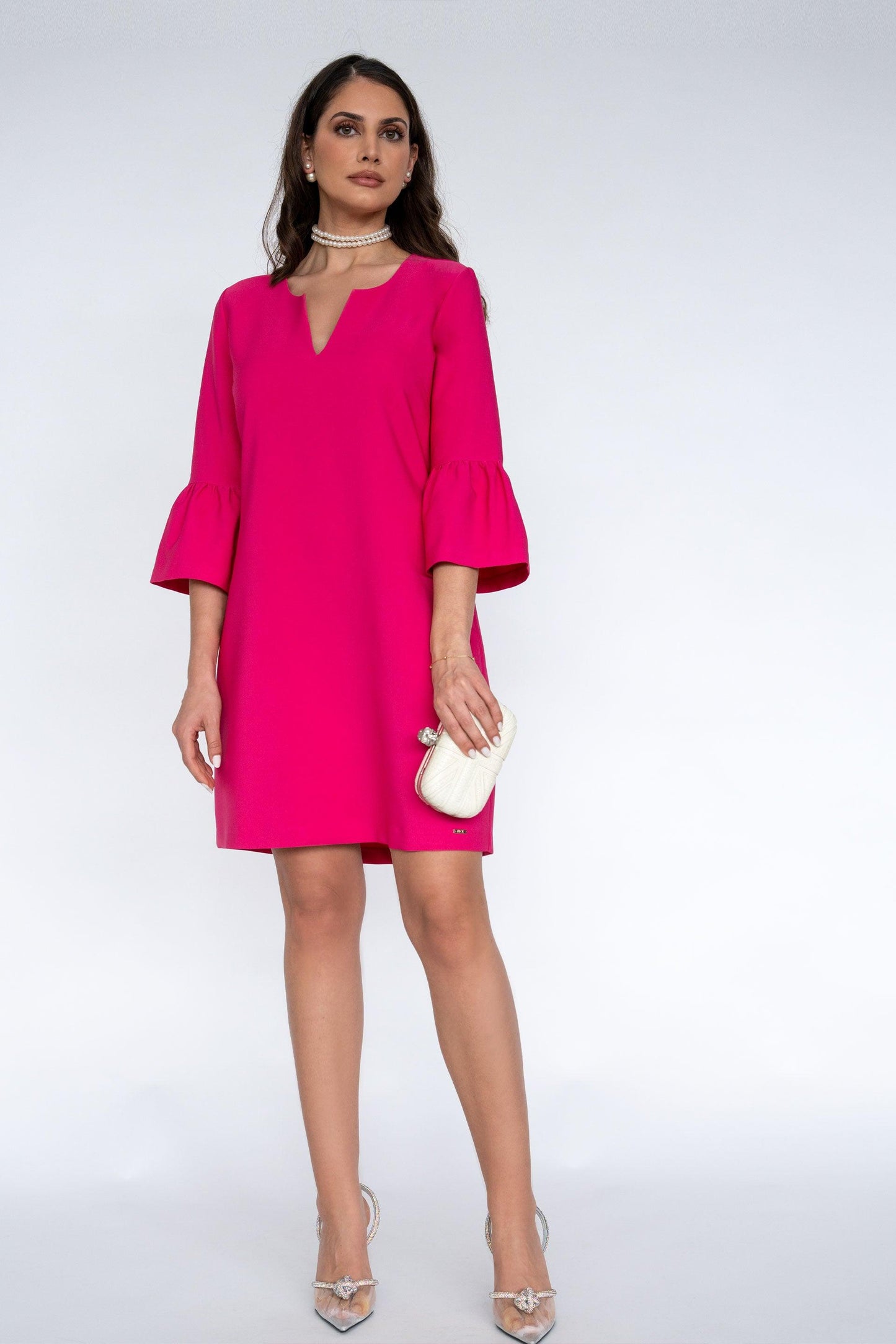 Vestido curto rosa decote em bico
