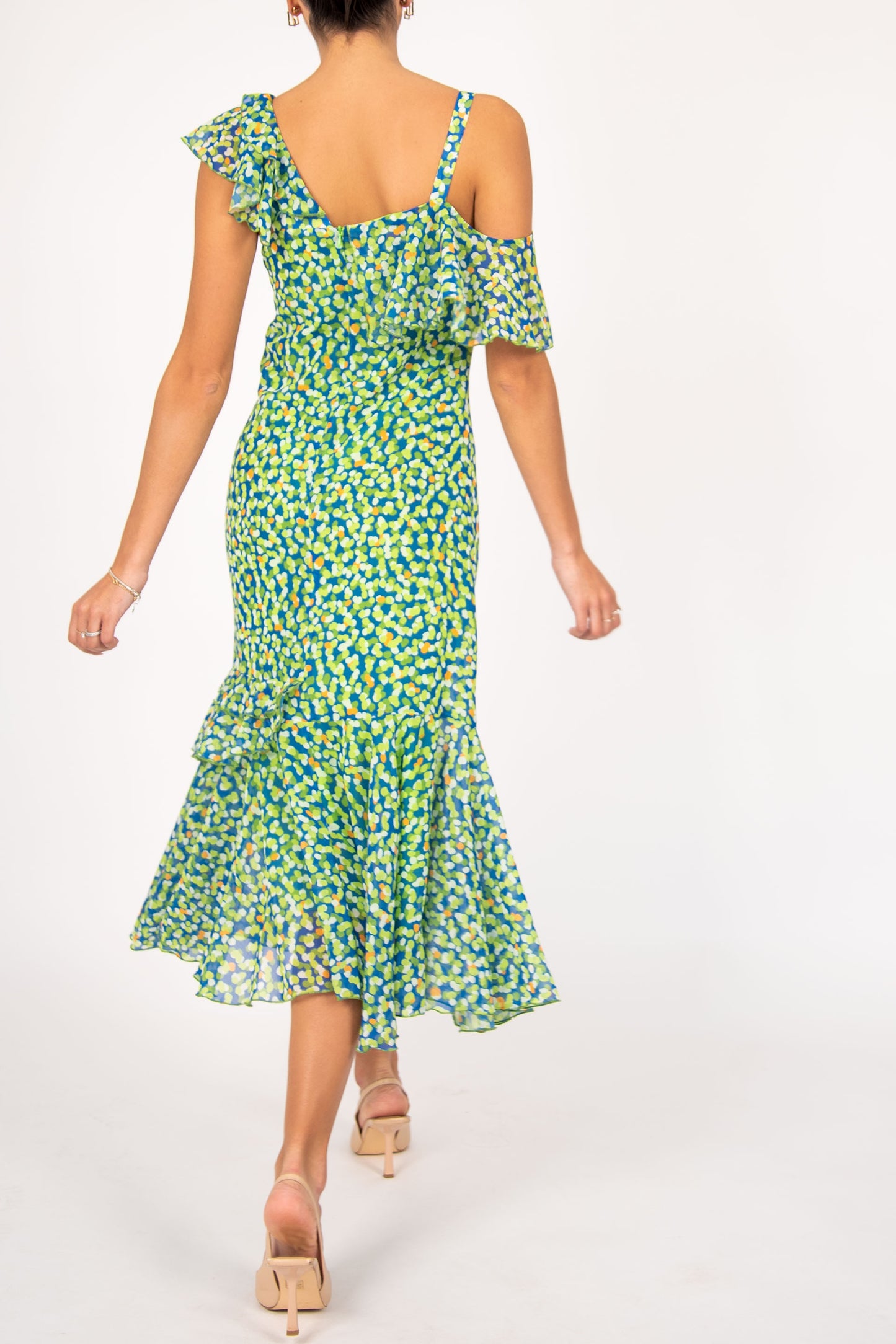Vestido estampado tons verde com folhos