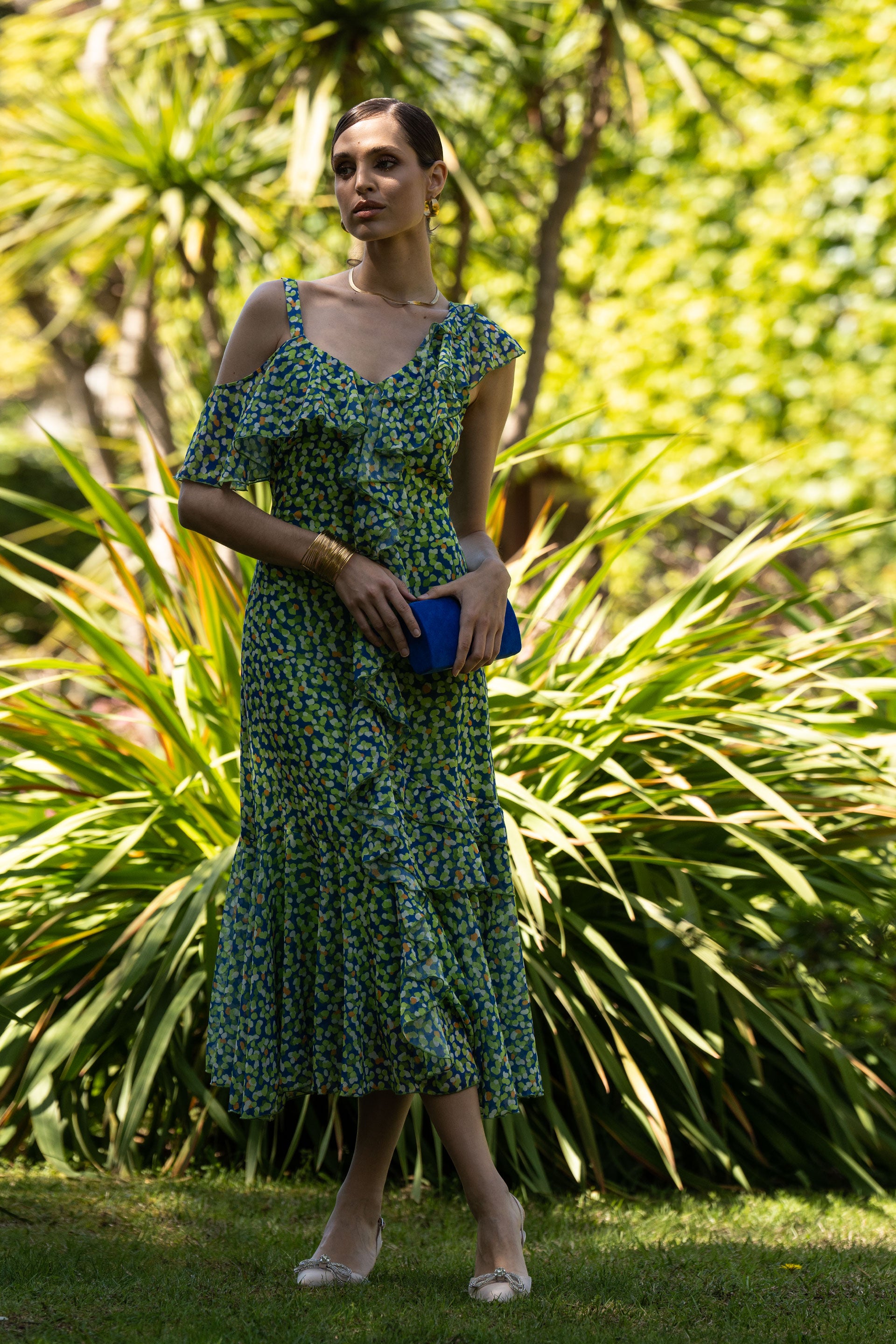 Vestido estampado tons verde com folhos